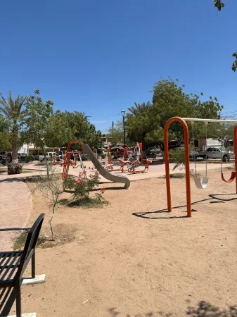 Beautiful full house with 3 bedrooms and 2 bathrooms! - We issue invoice.