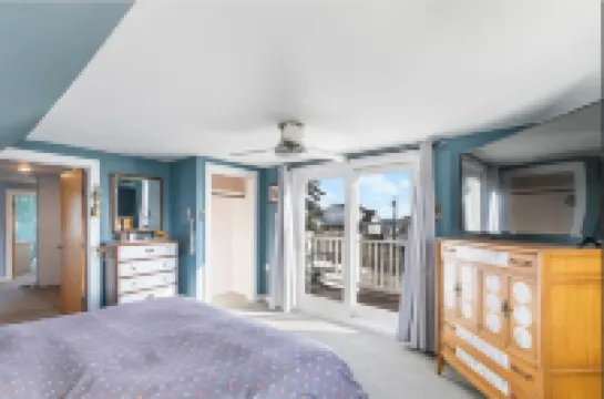 Spacious 6-bedroom house in serene York, Maine, with Central AC