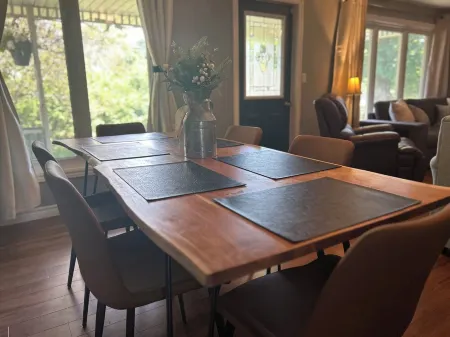 Cozy Summerside Retreat | Hot Tub + Fireplaces Отели в г. Саммерсайд