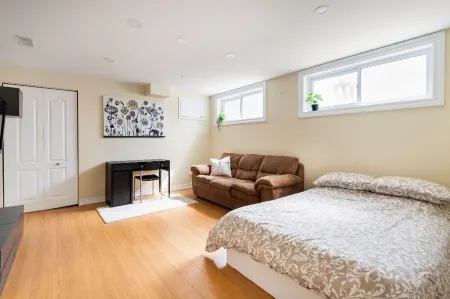 Cozy Urban Getaway Отели рядом с достопримечательностью «Блэк Крик Пайонир Виллидж»