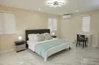 Luxury 6BR Villa w/ Pool, Rooftop Deck & lower level Lounge/ 2 Car garage/AC