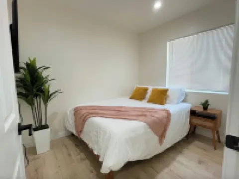 New: Charming guest suite by UCR, Downtown & plazas