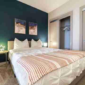 Lovely 2B King Bed l Pool Gym l Near DC/Metro/Mall Rooms