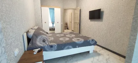 One-bedroom apartment in a new club house Отели рядом с достопримечательностью «Храм святого апостола Луки»