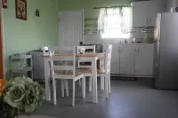 Convenient vacation home near the city