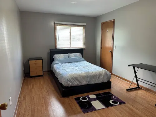 4-bedroom Suburban Retreat in wonderful Warren with 2 full kitchens and 2.5 bath