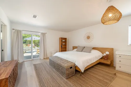 Remodeled Oasis Retreat w/Pool & Jacuzzi.