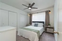 Mid-Century Calabasas Residence Hotels in Calabasas