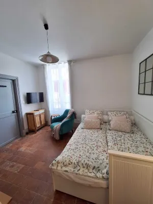 Fabulous 1-bedroom studio in La Charité-sur-Loire Hotels in La Charite-sur-Loire