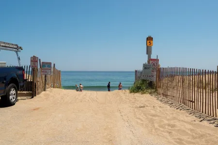 Cozy Coastal Cove. 2-bedroom apartment with WiFi, AC in peaceful Salisbury Отели рядом с достопримечательностью «Pines Camping Area»