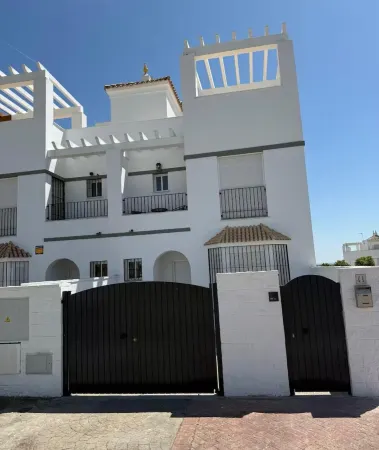 Spacious and luminous house, for families or groups.