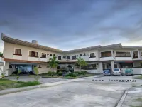 RedDoorz Premium @ Nick Hotel Gerona Tarlac