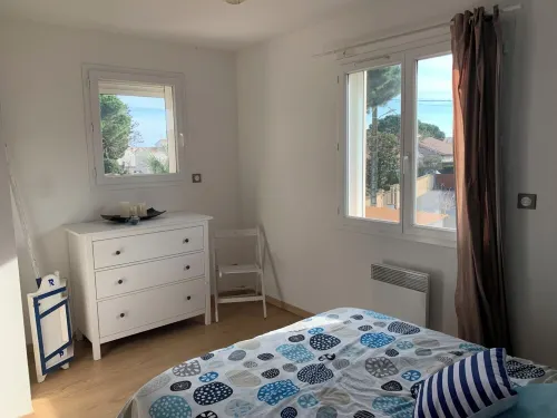 Beachfront villa 10 minutes' walk from the beach and shops