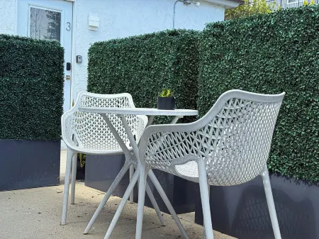 Modern 1BR Retreat with Pool Near SoFi Stadium - MK2