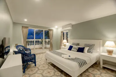 Ocean Suite Hotels near Dona Paula Beach