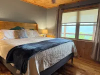 Quiet Mountain-Top Cabin, Gorgeous Views of Great Smoky Mountains with Hot Tub - 4-Star