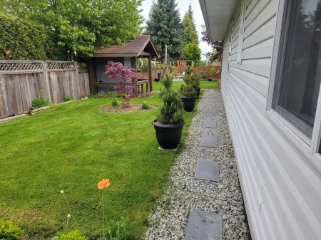 Homey Place in Sechelt , close to town and beaches