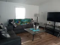 Country setting on Florida's Nature Coast.  Park your boat and RV here too. Hotels in Homosassa Springs