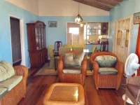 Upstairs 3 bedroom s bath rooms property with air condition Hotels in Silver Sands