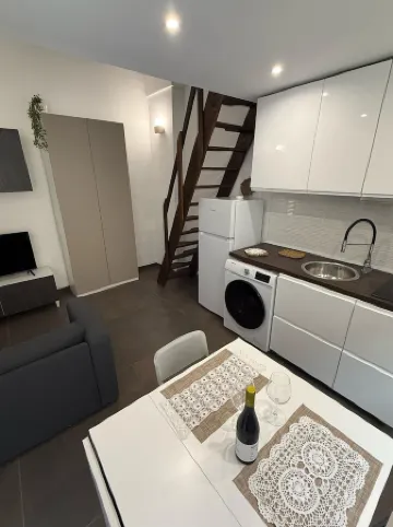 Star-vaulted studio apartment 50 meters from historic center, ideal for couple