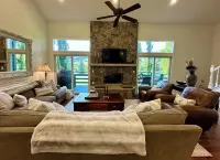 Mountain Chalet on Golf Course with Beautiful Views