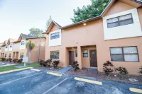 Newly Renovated 2-bedroom apartment By Sawgrass