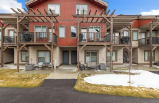 Ponderosa Pines Retreat, featuring 3 Beds and 3 Baths with Privacy