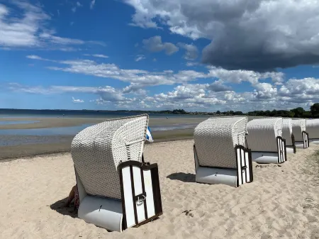 Uns Huus Maike quiet, cozy vacation apartment on the Wohlenberger Wiek Отели в г. Хоэнкирхен