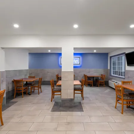 Travelodge Inn & Suites by Wyndham Anaheim on Disneyland Dr