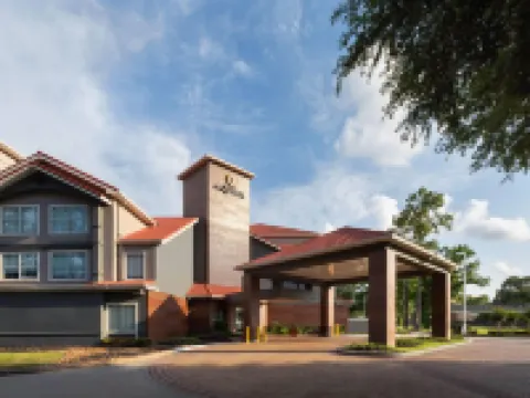 La Quinta Inn & Suites by Wyndham Houston Bush IAH South ヒューストンのホテル