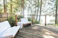 New! Cozy Waterfront A-Frame, Private Beach, Pet Friendly.