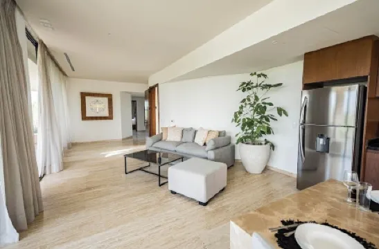 Luxury 4bed PH suite w. private pool