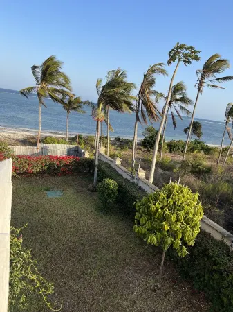 Stunning 5 Bedrooms Villa Directly On The Beach