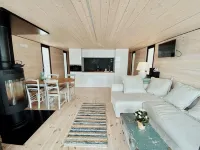 Cozy and romantic houseboat in a prime location with fireplace and sauna.