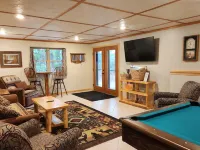 6Br/3.5BA Lake Cabin for Extended Families! Quiet, Clear Lake.No Stairs to Lake. Hotels in Washington