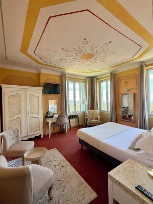 Hôtel Miramar فنادق في La Gaude