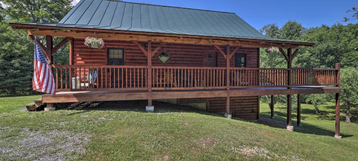 Ski Lodge Mtn Retreat w/ Fire Pit, Deck & Views! Hotels in Addison County