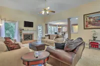 Peaceful Dallas Home w/ Deck + Charcoal Grill - Wifi