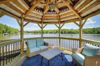 Lakefront Vacation Rental w/ Views & Hot Tub! - Wifi