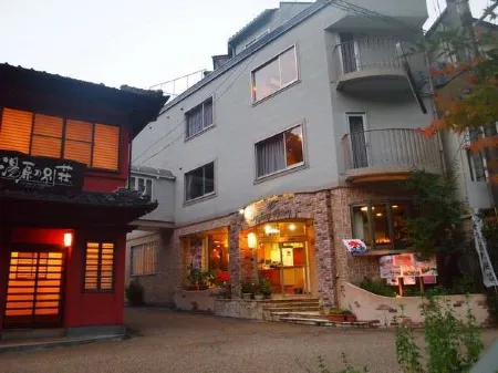 Petit Hotel Yubara Resort Отели в г. Манива