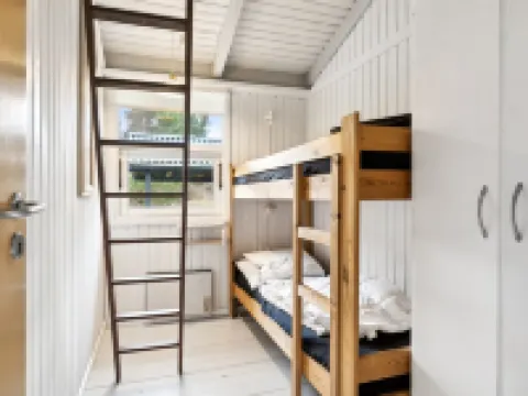 "Alvine" - 475m from the Sea