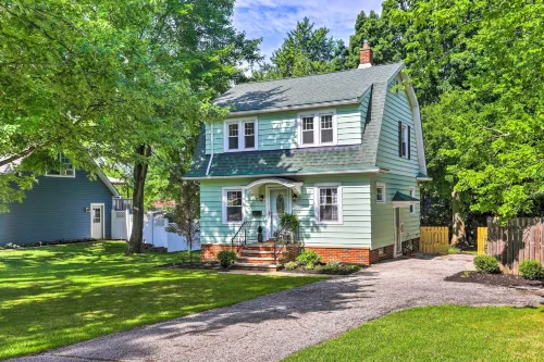 Bright Parma Home w/ Outdoor Space < 10 Mi to Dtwn
