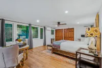 Hot Tub, Sauna and Game Room Amenities - Charming Eclectic Retreat