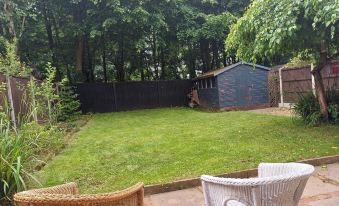 3 Bed House - Sleeps 5 - Pets - Parking