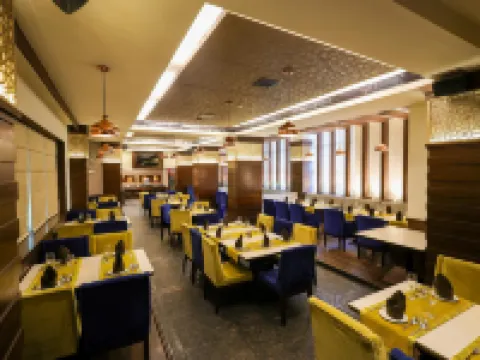 Hotel Royal Cliff Hotels in Kanpur