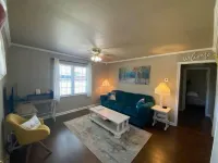 Charming Bungalow-safe area-8 minutes from S Tulsa Hôtels à : Comte de Creek