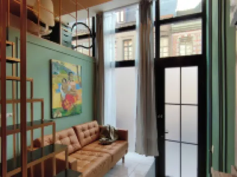 me more studio Hotéis em Mons