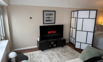 Tranquil Studio - Sleeps 2 & Private Parking