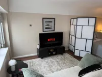 Tranquil Studio - Sleeps 2 & Private Parking Hotels in Speke