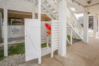 Walk to Shore & Eats: Surfside Beach House - WiFi